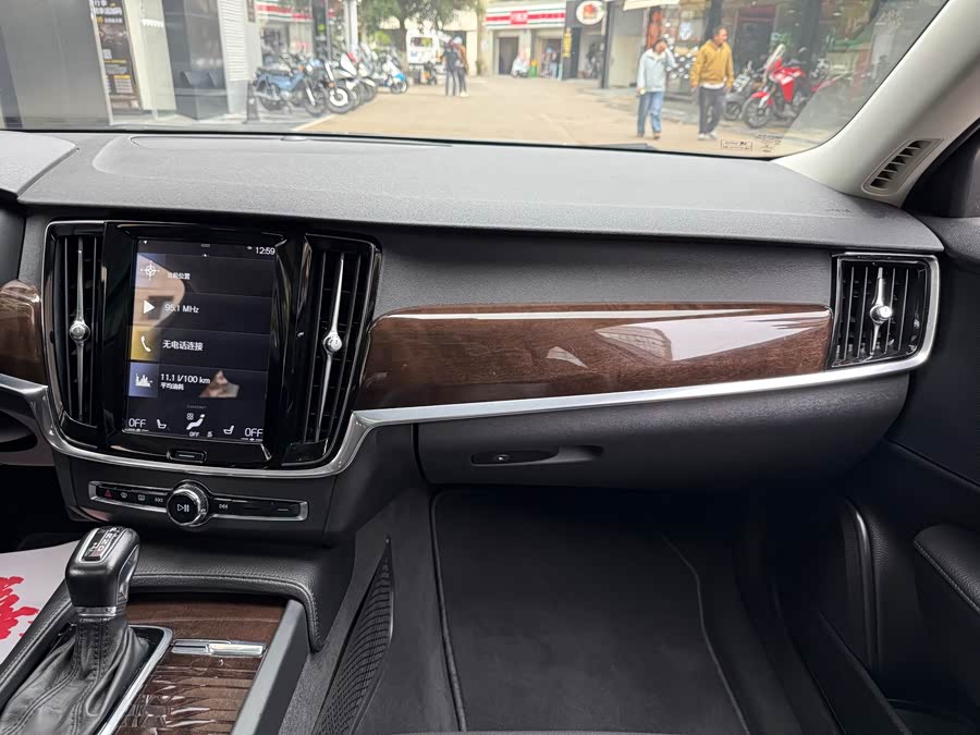 Volvo S90 2018 — фото 16