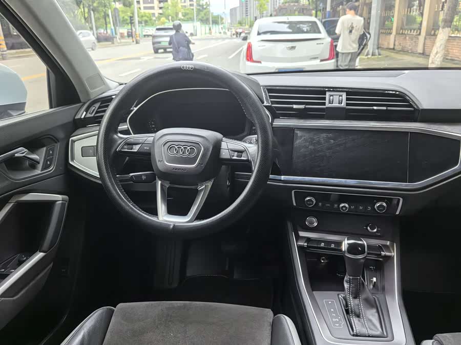 Audi Q3 2020 — фото 24