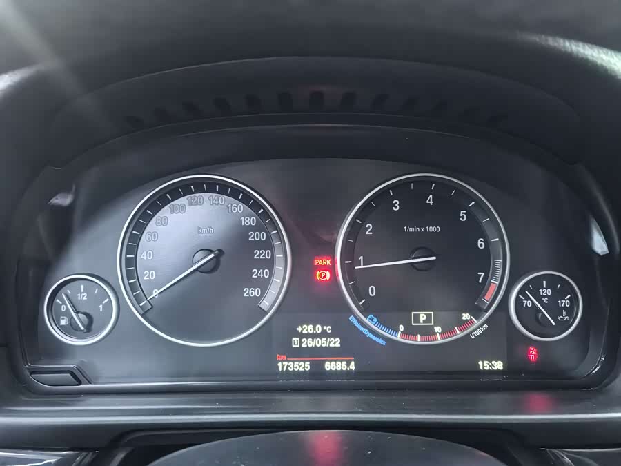BMW 5 Series 2017 — фото 16