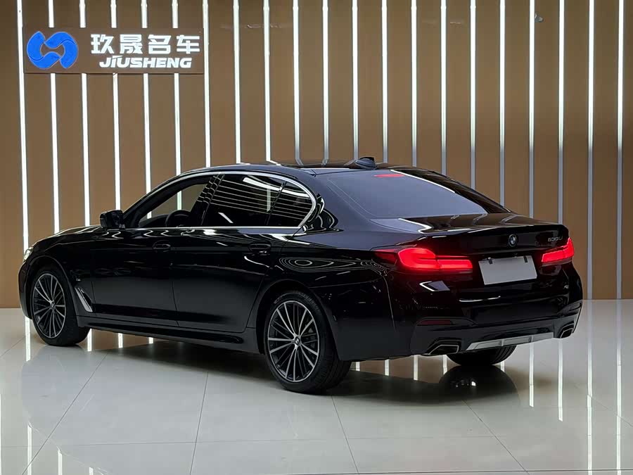 BMW 5 Series 2022 — фото 16