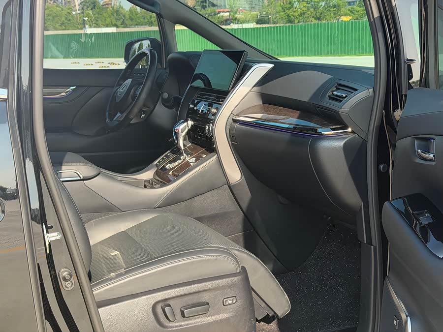 Toyota Vellfire 2023 — фото 11