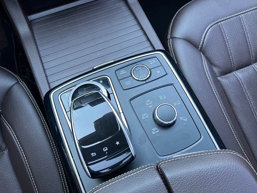 Mercedes-Benz GLS 2016 — фото 16