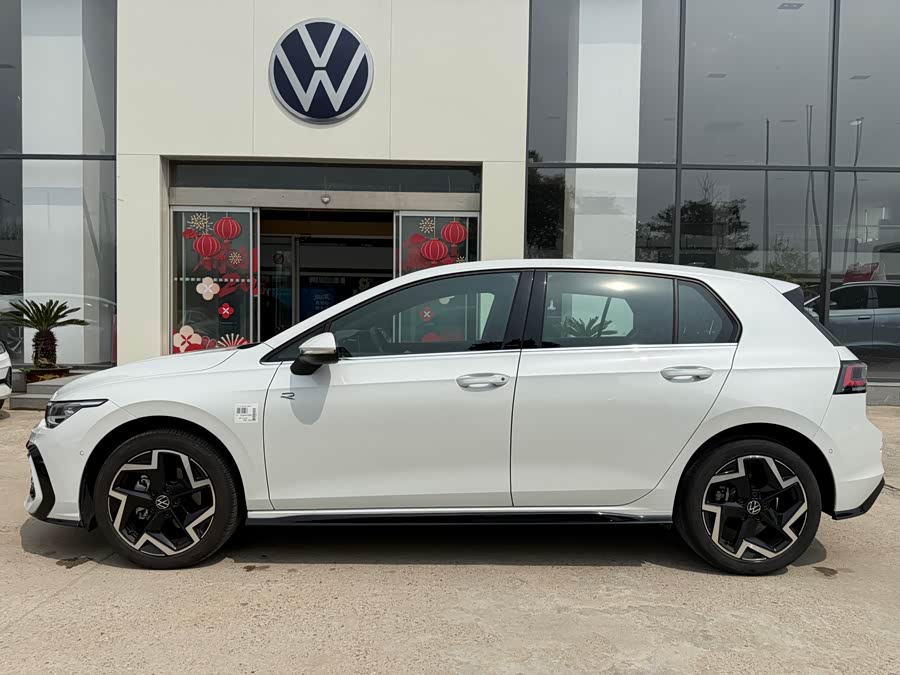 Volkswagen Golf 2025