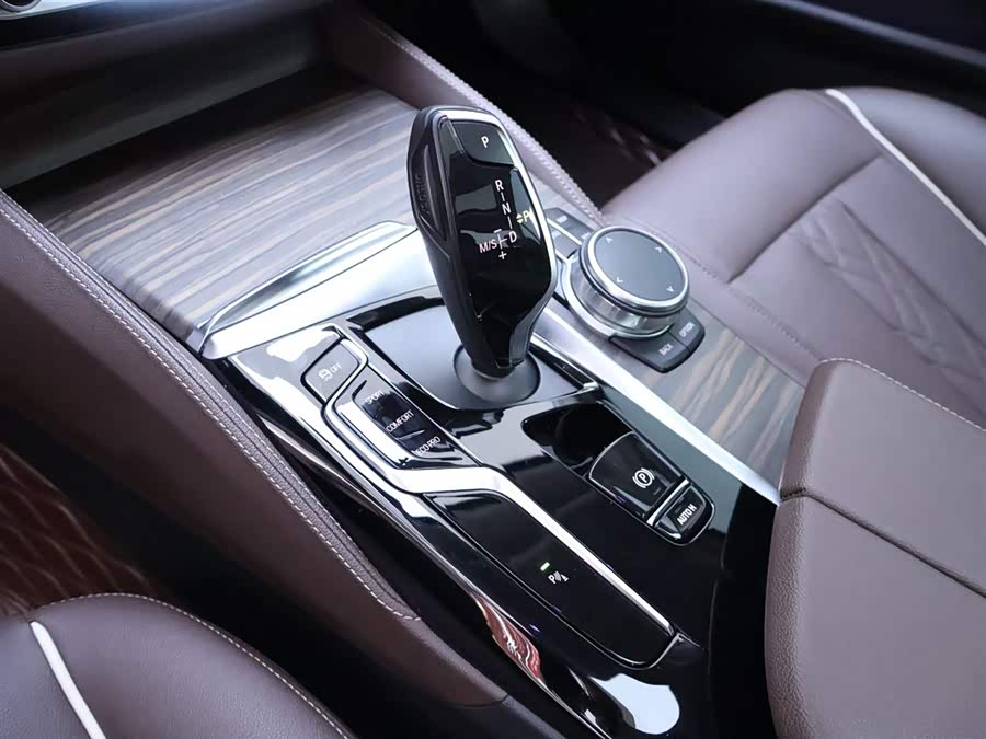 BMW 5 Series 2021 — фото 12