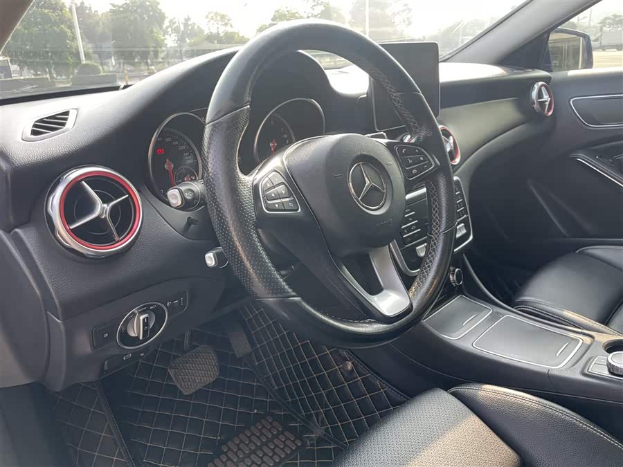 Mercedes-Benz GLA 2018 — фото 21