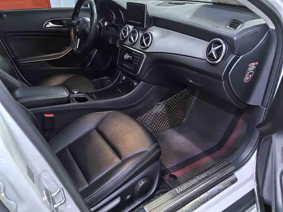 Mercedes-Benz GLA 2015 — фото 12