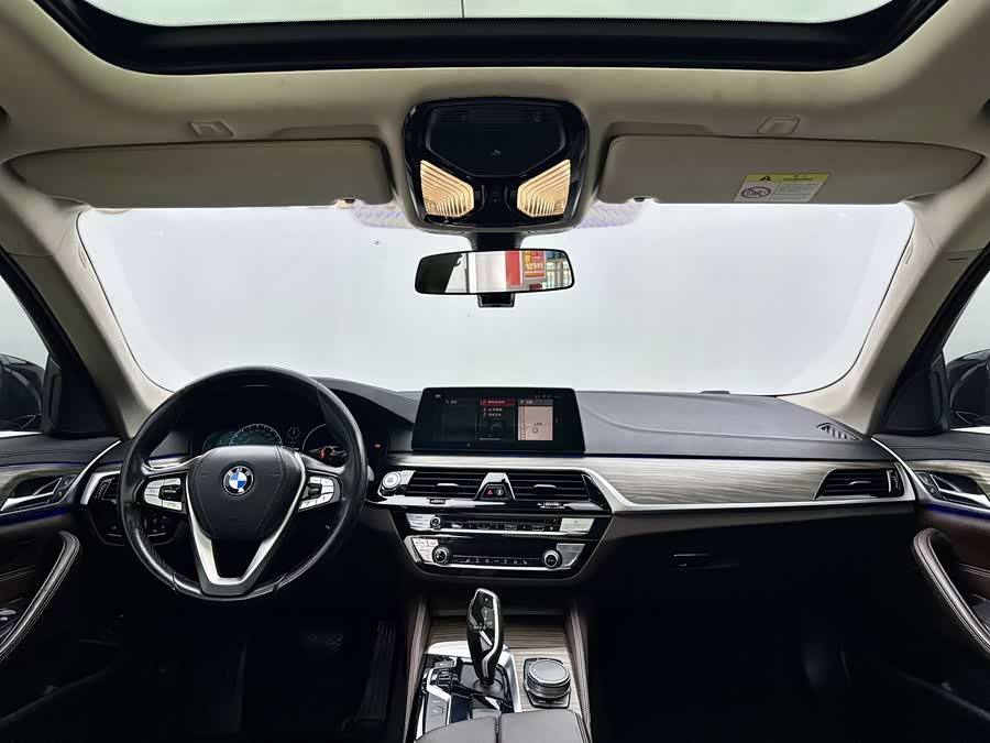 BMW 5 Series New Energy 2019 — фото 11