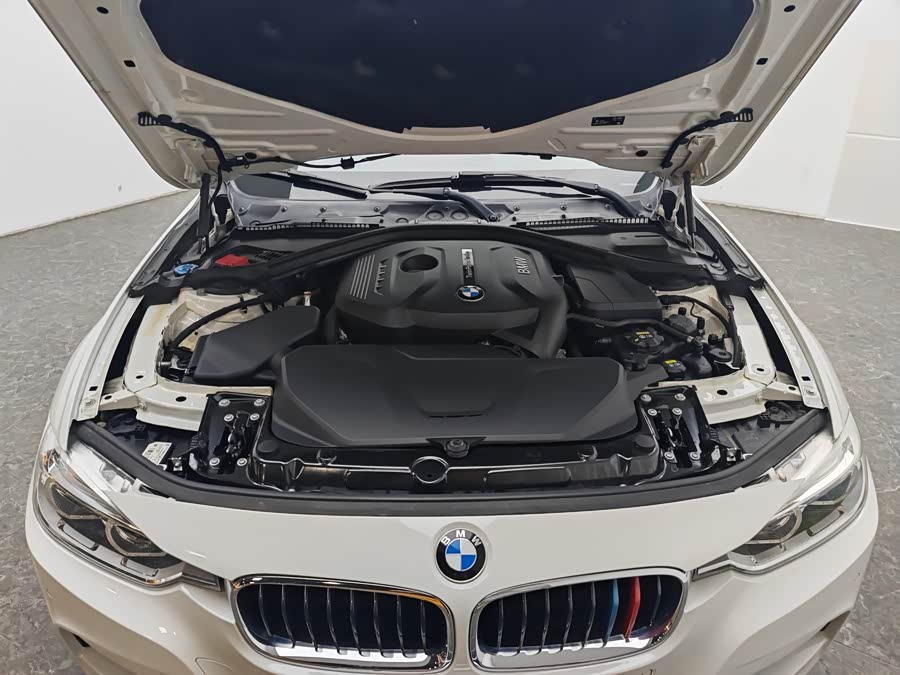 BMW 3 Series 2019 — фото 13