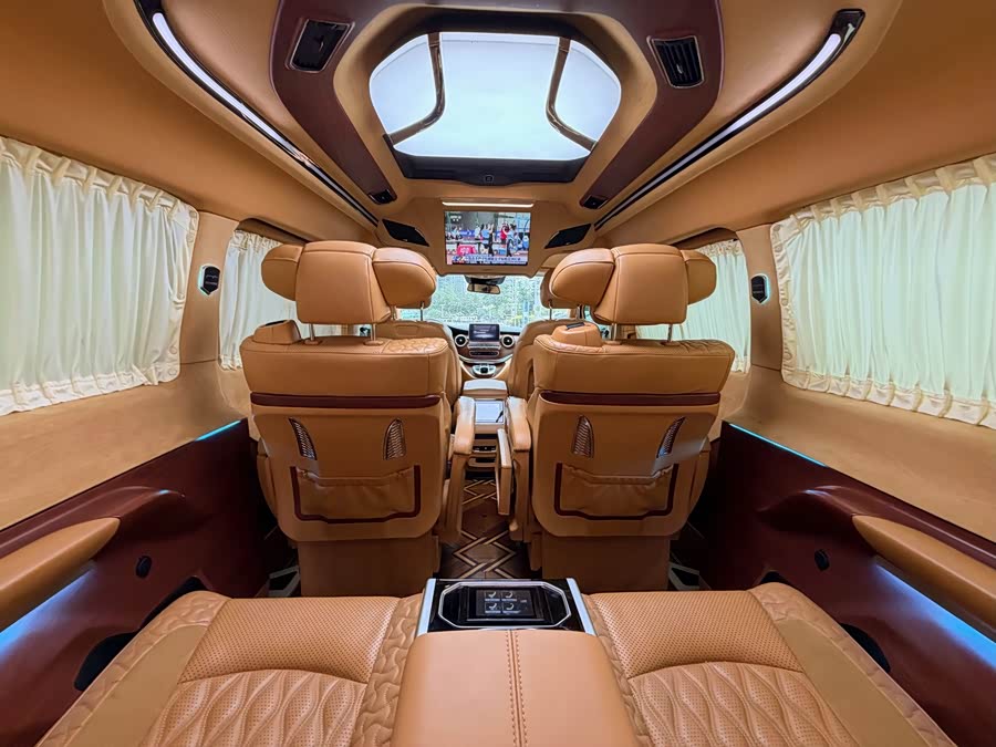 Mercedes-Benz V-Class 2018 — фото 12