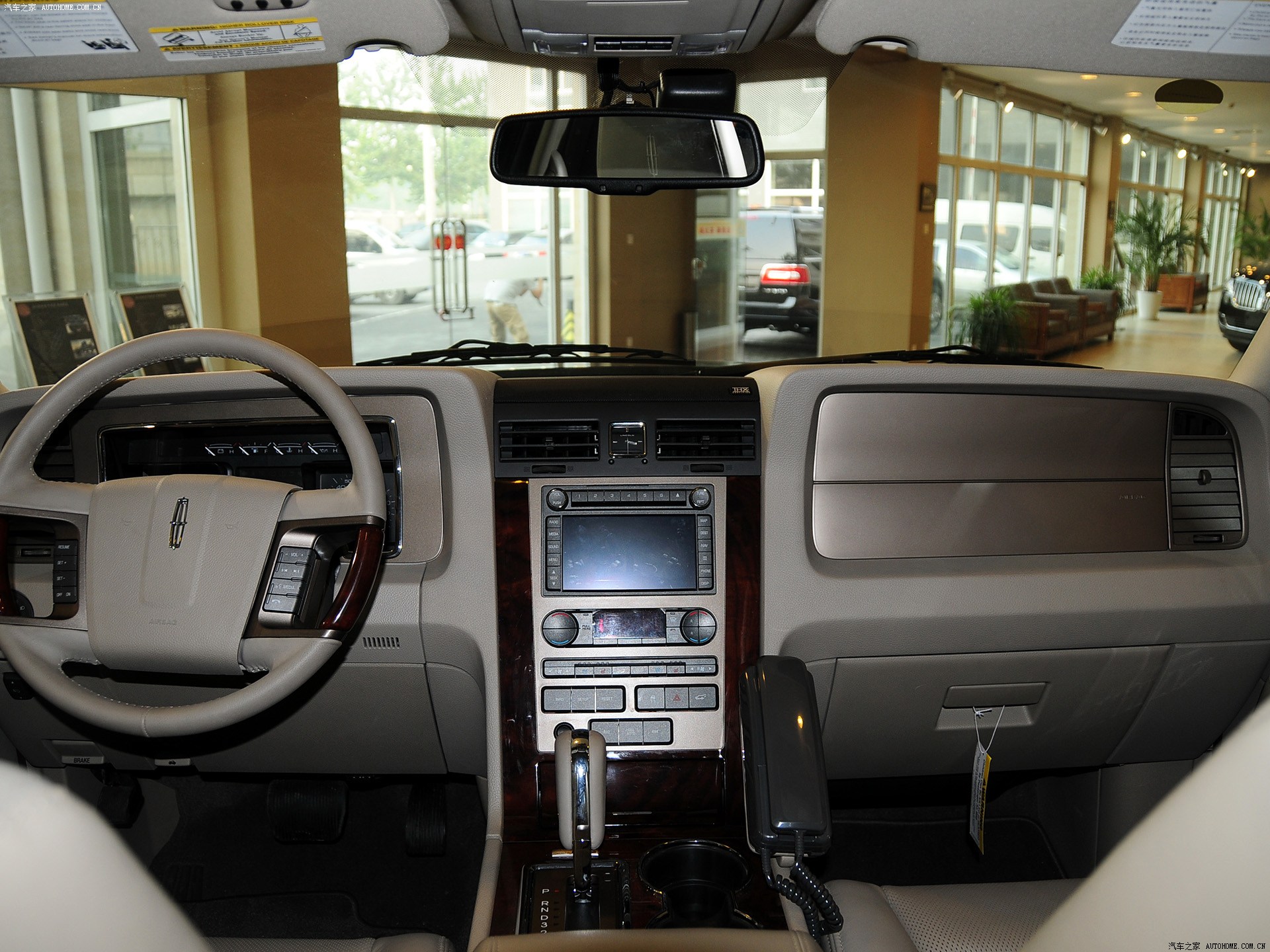 Lincoln Navigator 2025 — Салон, фото 36