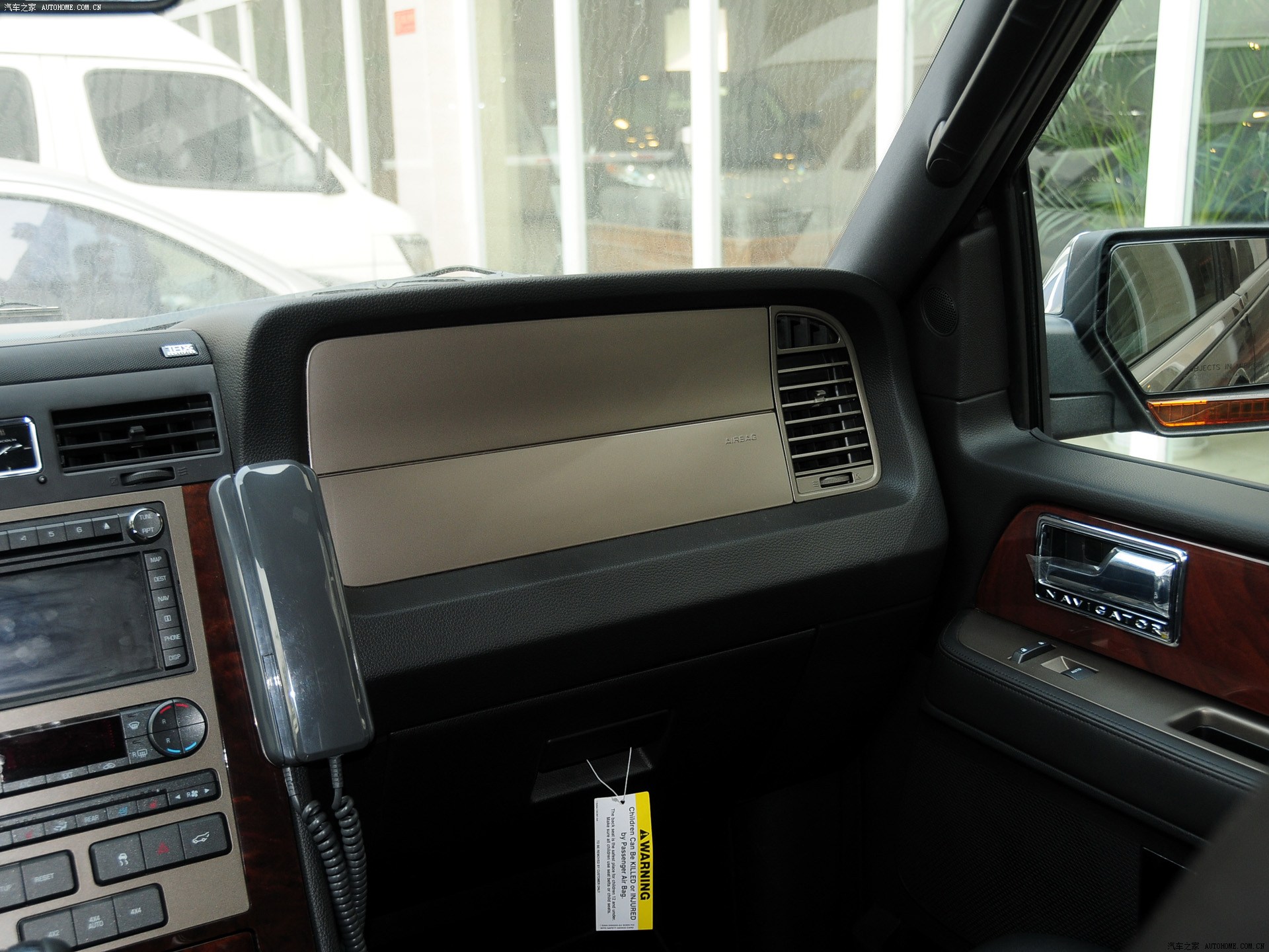 Lincoln Navigator 2025 — Салон, фото 43