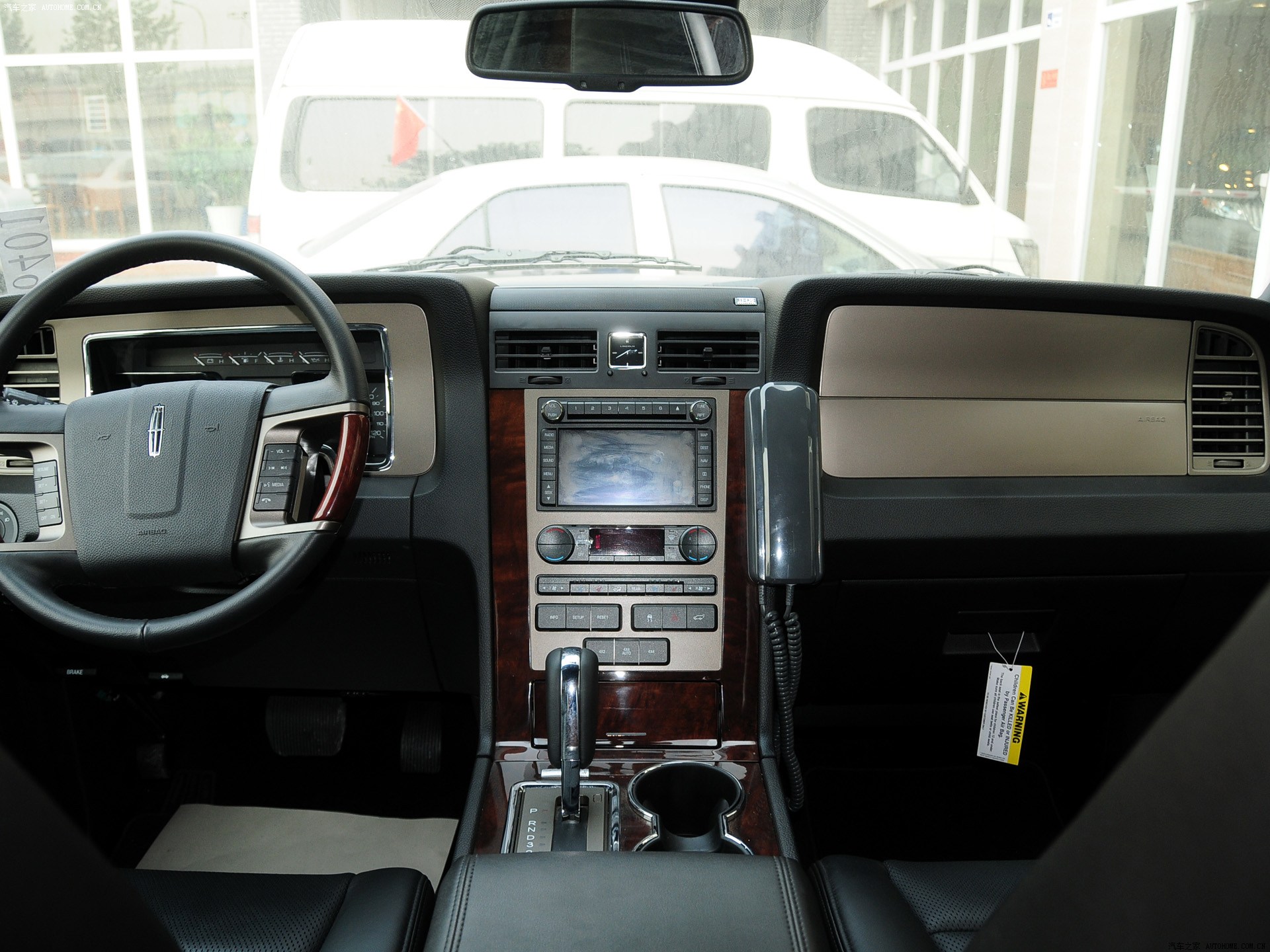 Lincoln Navigator 2025 — Салон, фото 46