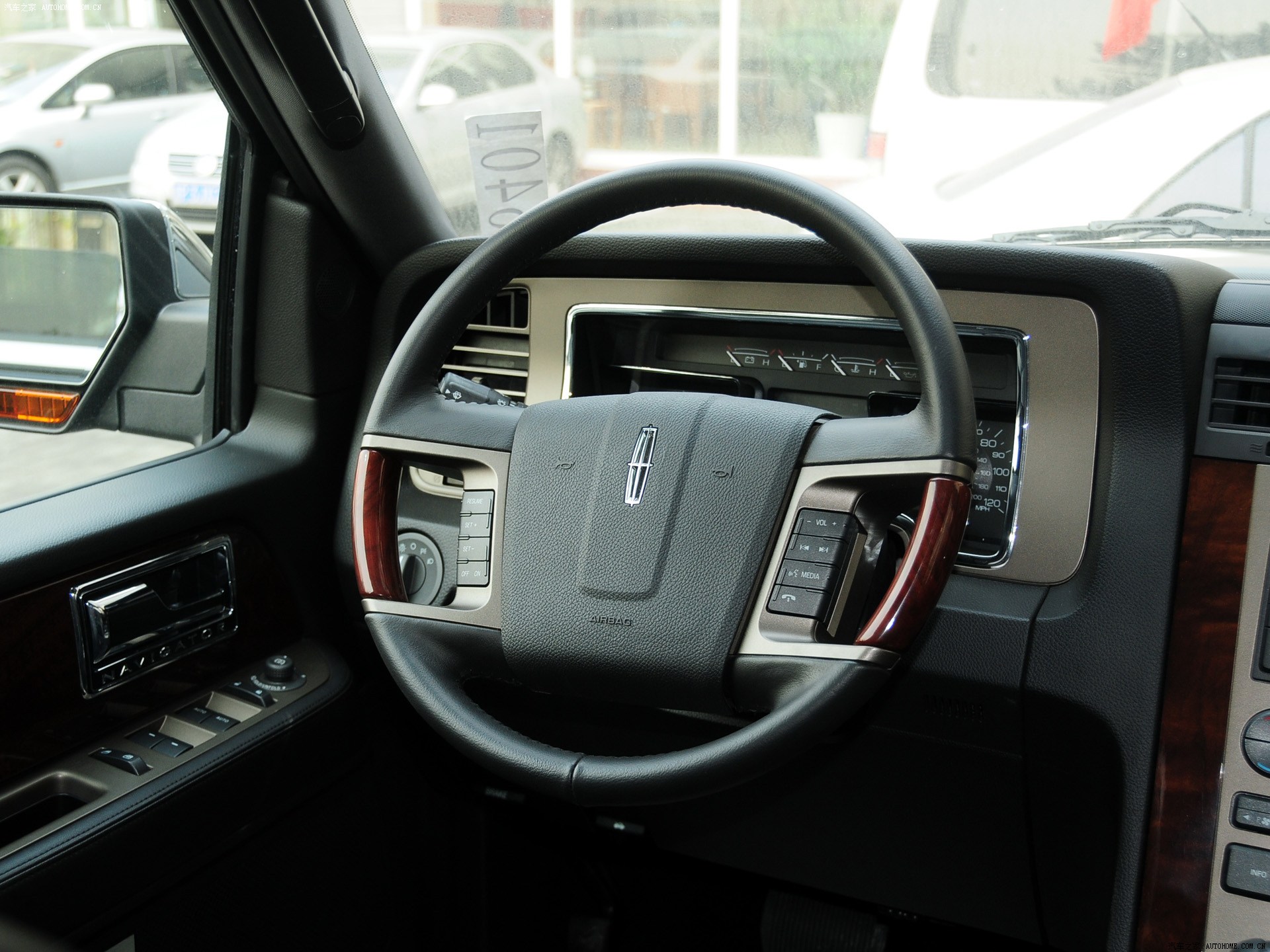 Lincoln Navigator 2025 — Салон, фото 45