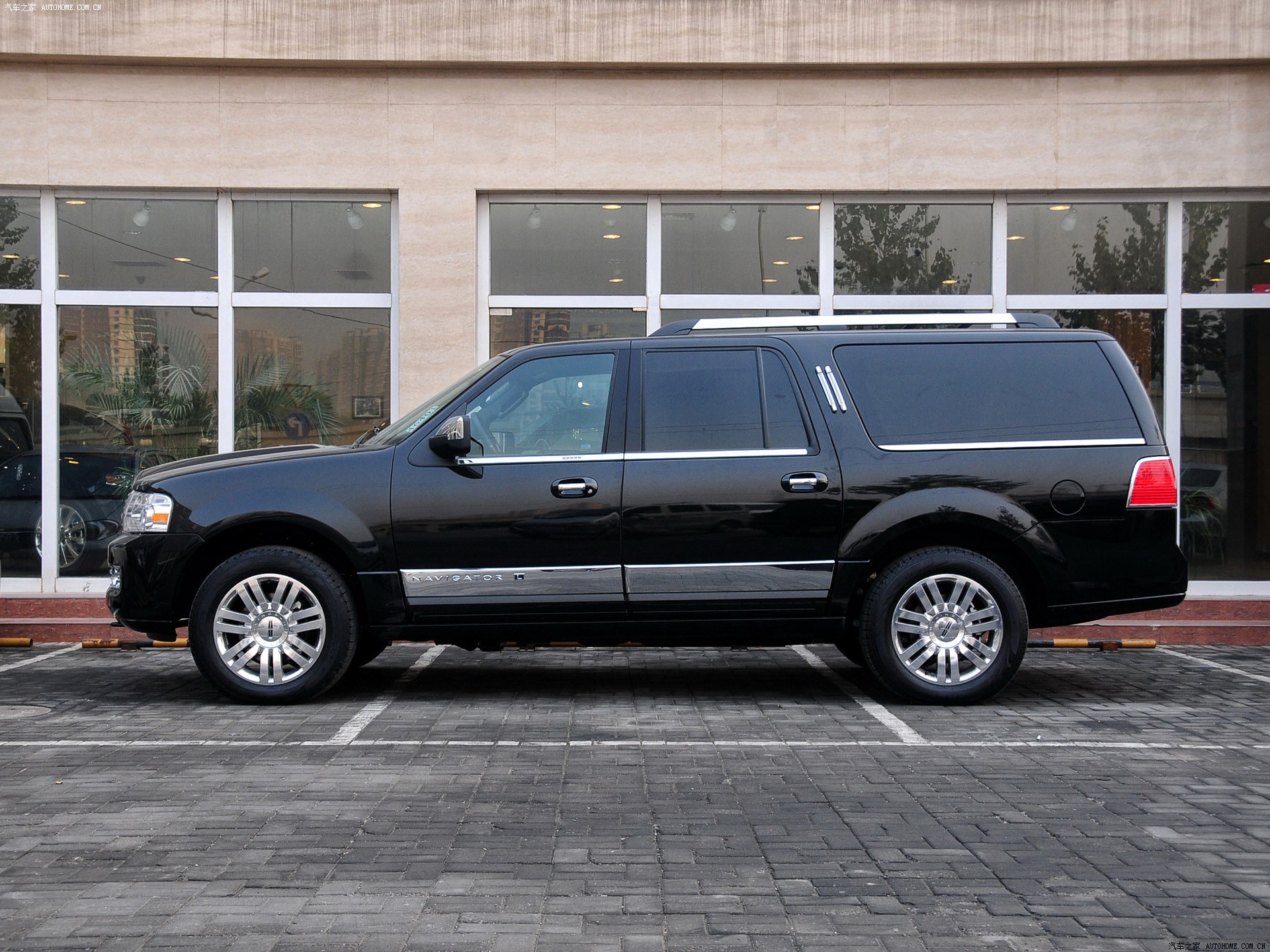 Lincoln Navigator 2025 — Внешний вид, фото 35