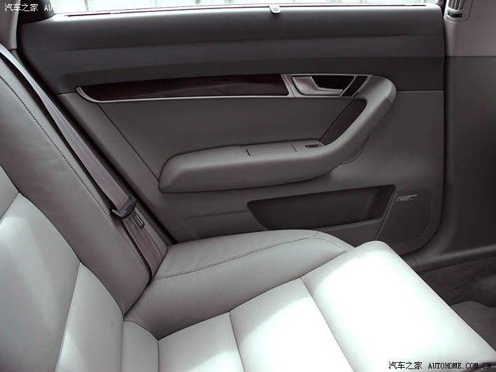 Audi A6L 2026 — Сиденья и пространство, фото 16