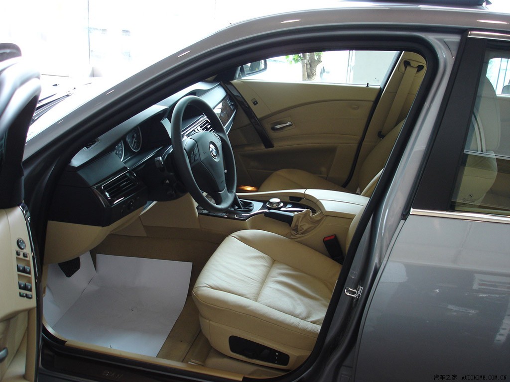BMW 5 Series 2026 — Сиденья и пространство, фото 14