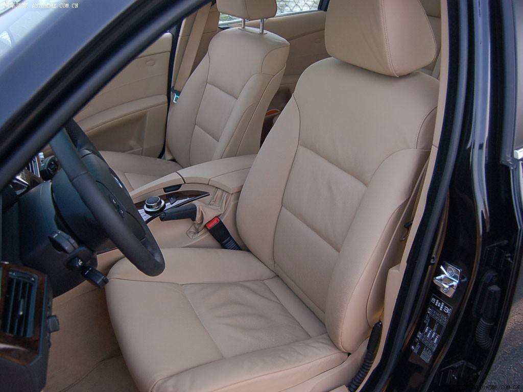 BMW 5 Series 2026 — Сиденья и пространство, фото 30