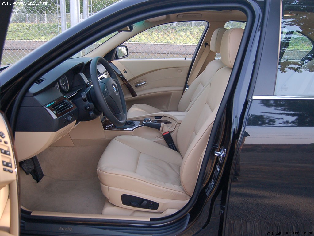 BMW 5 Series 2026 — Сиденья и пространство, фото 29