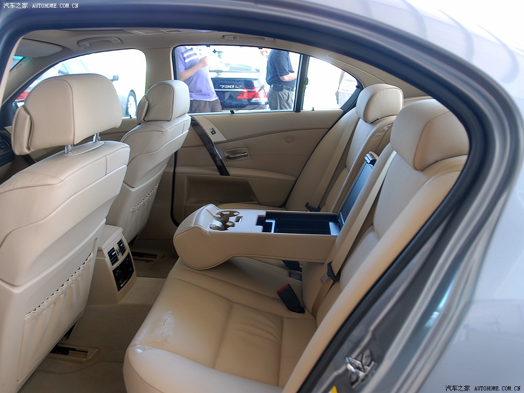 BMW 5 Series 2026 — Сиденья и пространство, фото 35