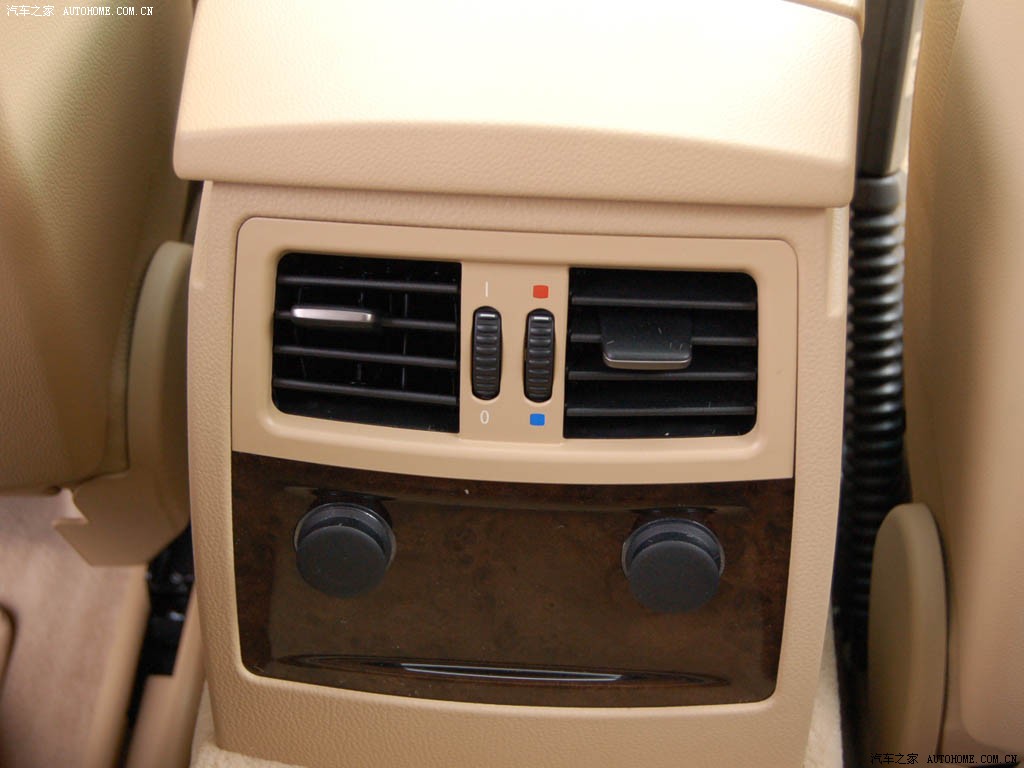 BMW 5 Series 2026 — Сиденья и пространство, фото 23