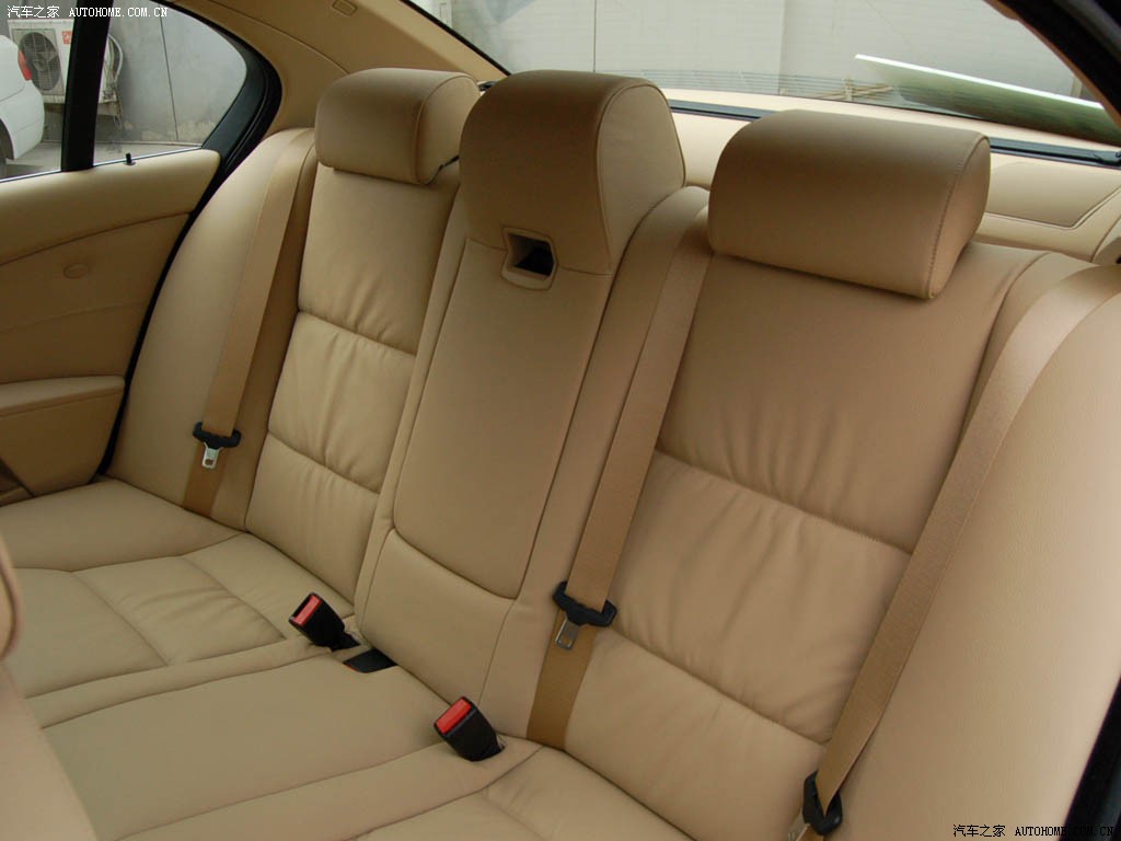BMW 5 Series 2026 — Сиденья и пространство, фото 17