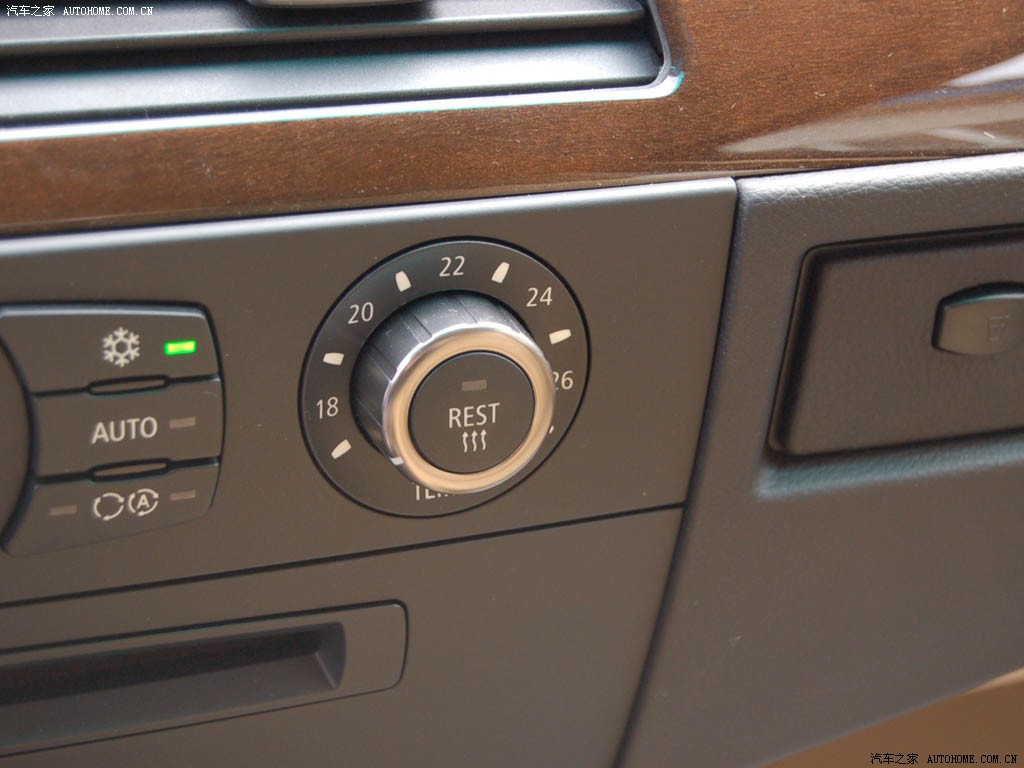 BMW 5 Series 2026 — Салон, фото 15