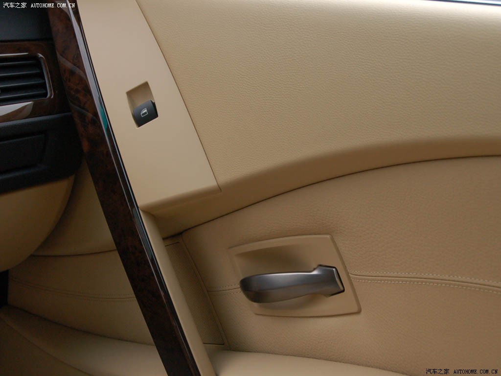 BMW 5 Series 2026 — Сиденья и пространство, фото 21