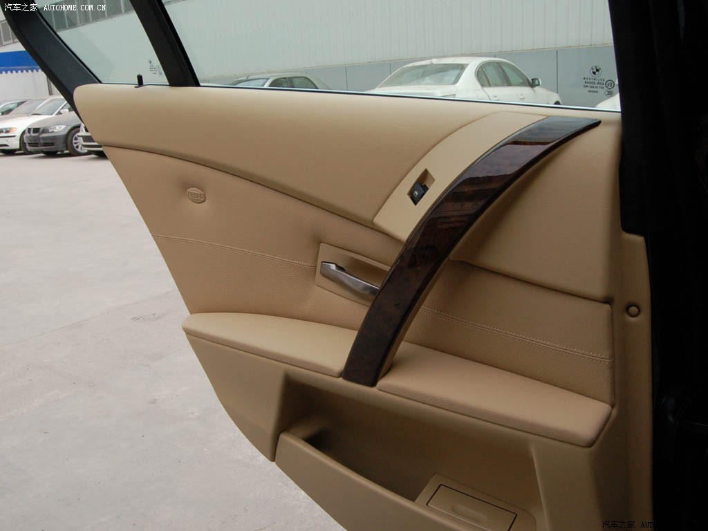 BMW 5 Series 2026 — Сиденья и пространство, фото 18