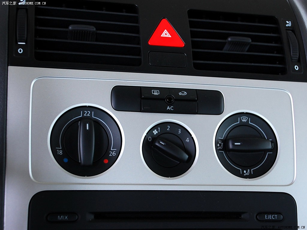 Volkswagen Touran 2022 — фото 128