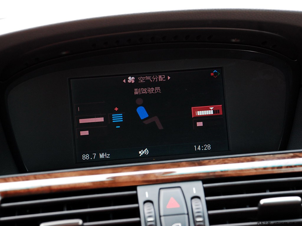 BMW 5 Series 2026 — Салон, фото 62