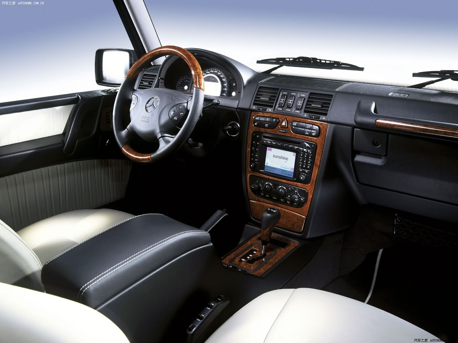 Mercedes-Benz G-Class 2026 — Салон, фото 3