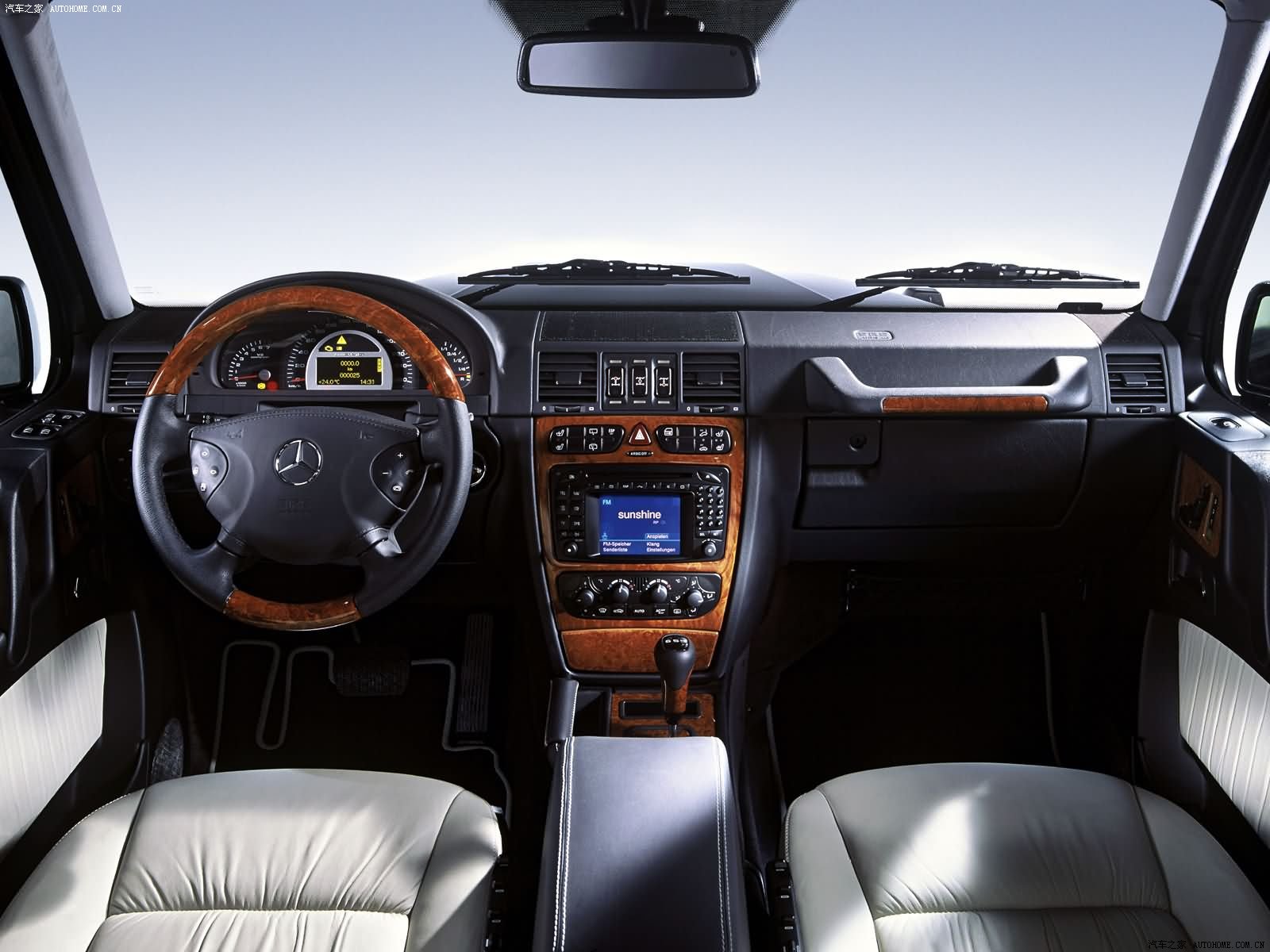 Mercedes-Benz G-Class 2026 — Салон, фото 4