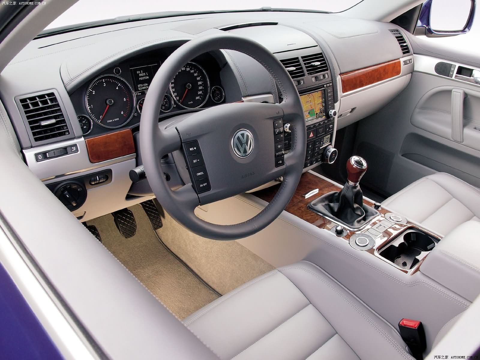 Volkswagen Touareg 2026 — Салон, фото 1