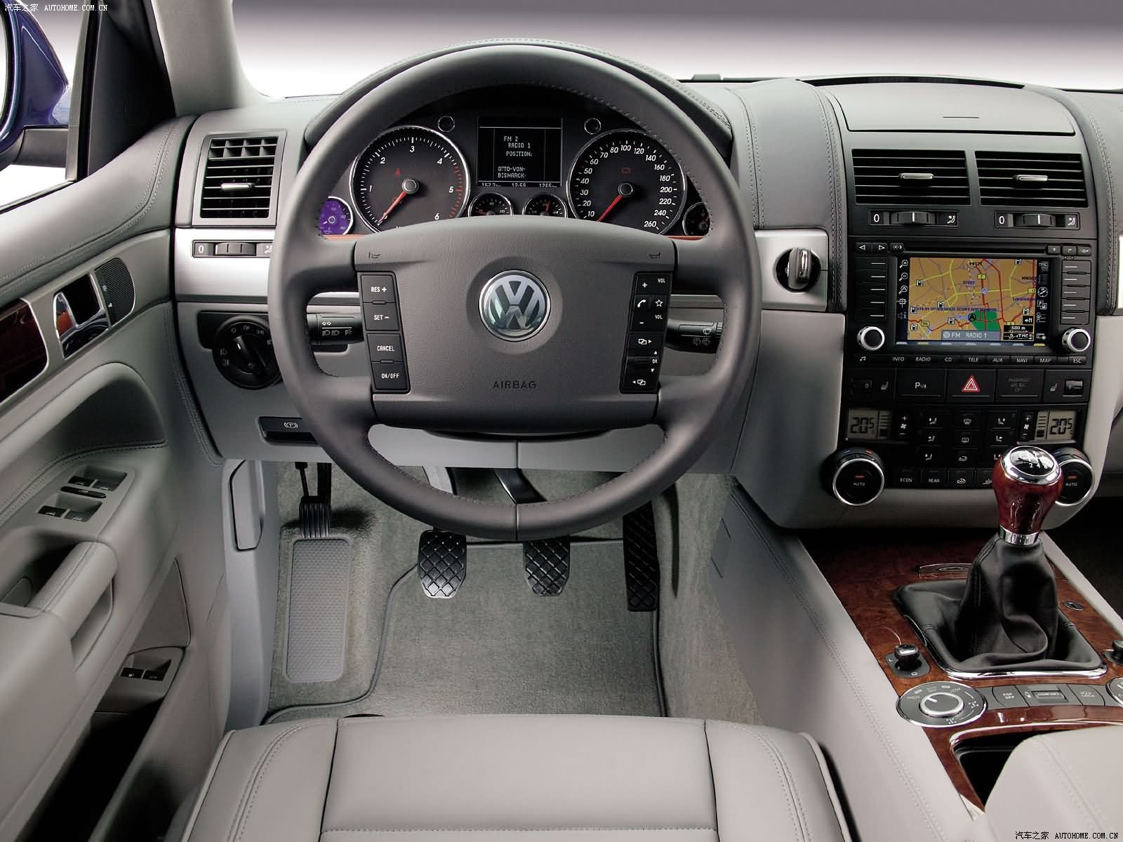 Volkswagen Touareg 2026 — Салон, фото 2