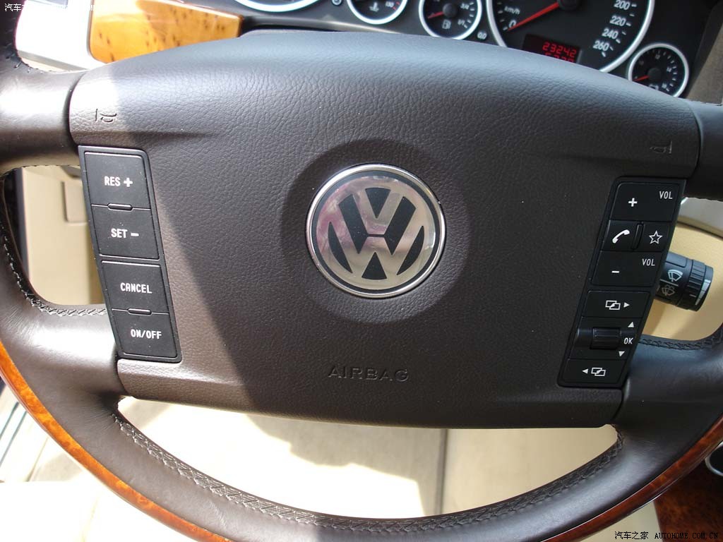 Volkswagen Touareg 2026 — Салон, фото 12