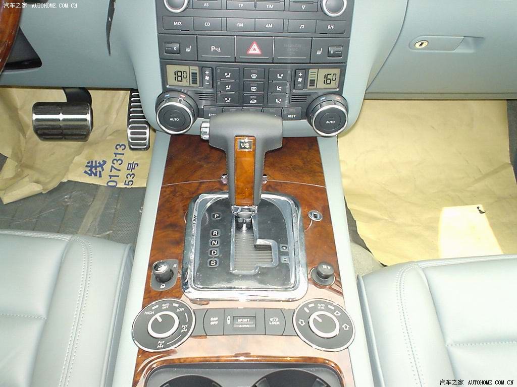 Volkswagen Touareg 2026 — Салон, фото 3
