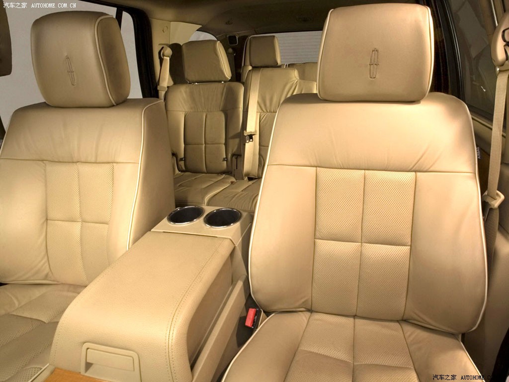 Lincoln Navigator 2025 — Сиденья и пространство, фото 14