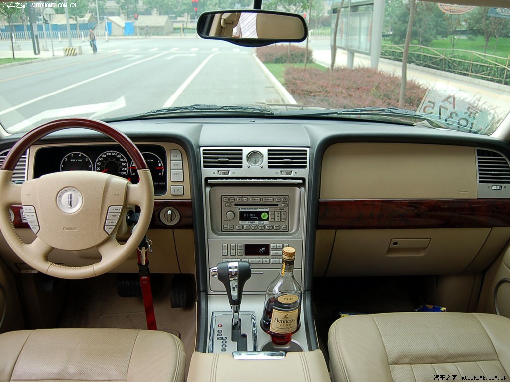Lincoln Navigator 2025 — Салон, фото 8