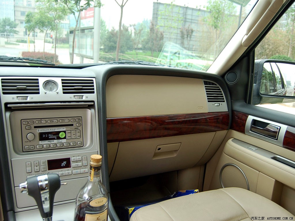 Lincoln Navigator 2025 — Салон, фото 10