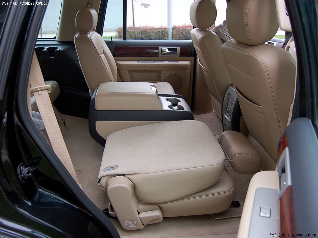 Lincoln Navigator 2025 — Сиденья и пространство, фото 10
