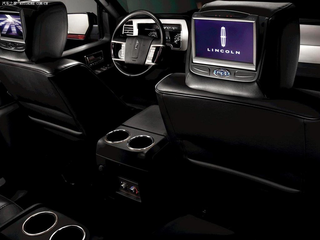 Lincoln Navigator 2025 — Сиденья и пространство, фото 17