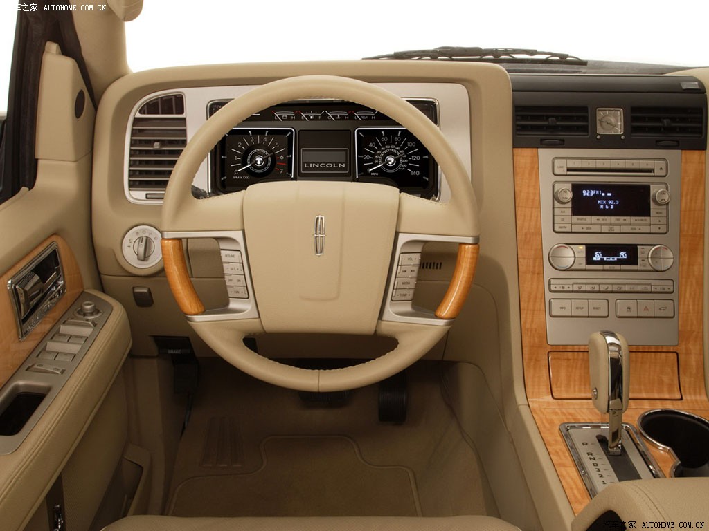 Lincoln Navigator 2025 — Салон, фото 14