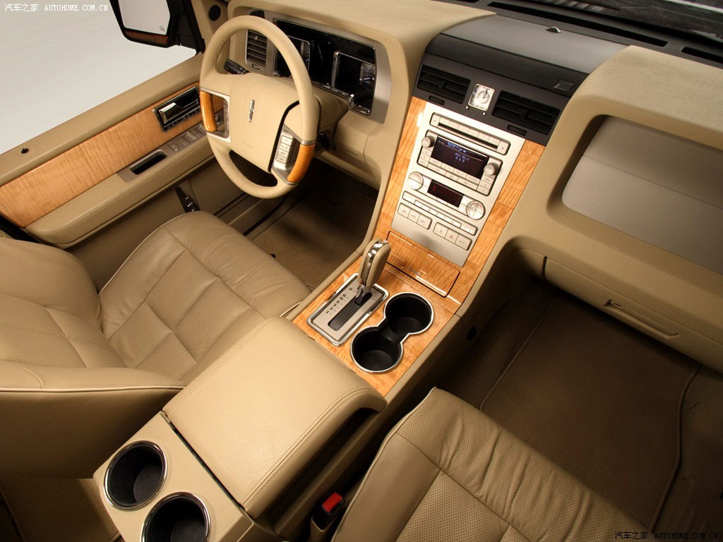 Lincoln Navigator 2025 — Сиденья и пространство, фото 13