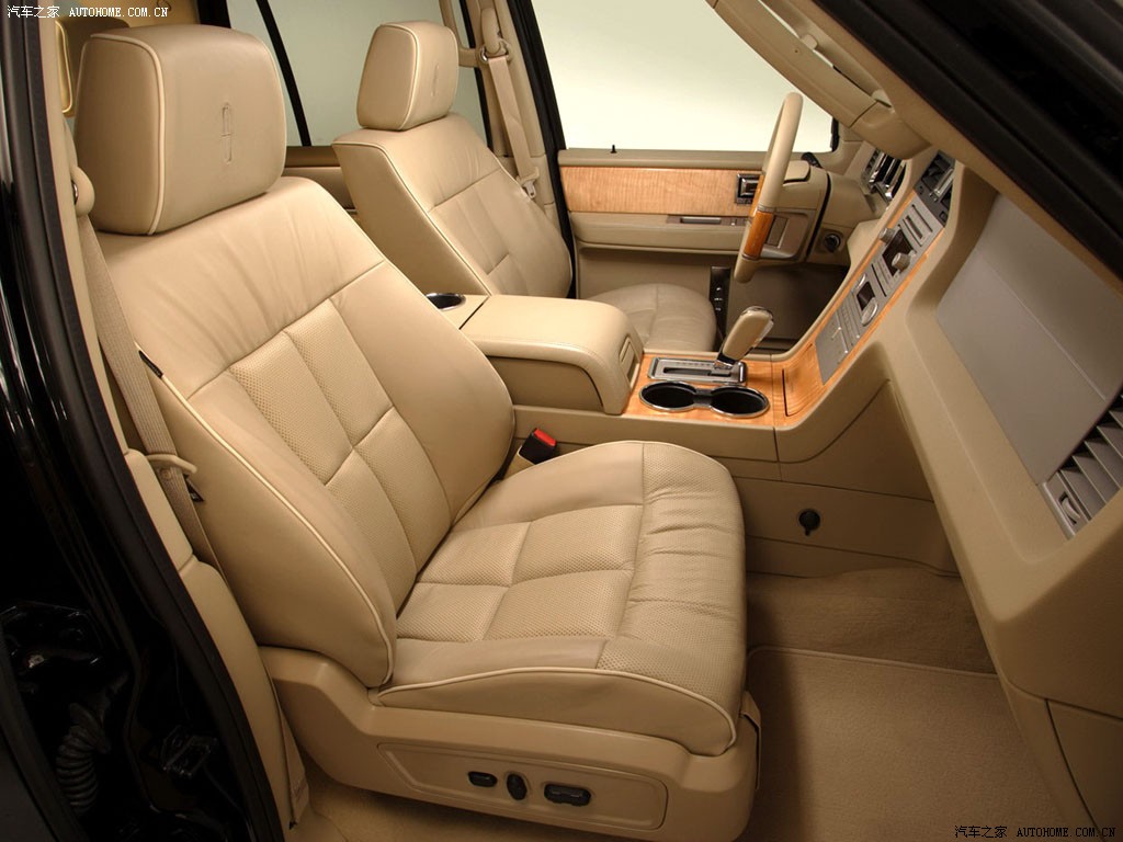 Lincoln Navigator 2025 — Сиденья и пространство, фото 15