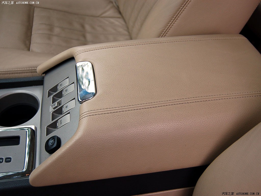 Lincoln Navigator 2025 — Сиденья и пространство, фото 6