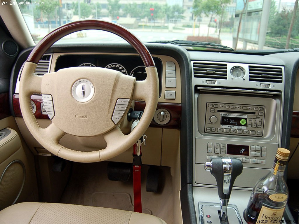 Lincoln Navigator 2025 — Салон, фото 9