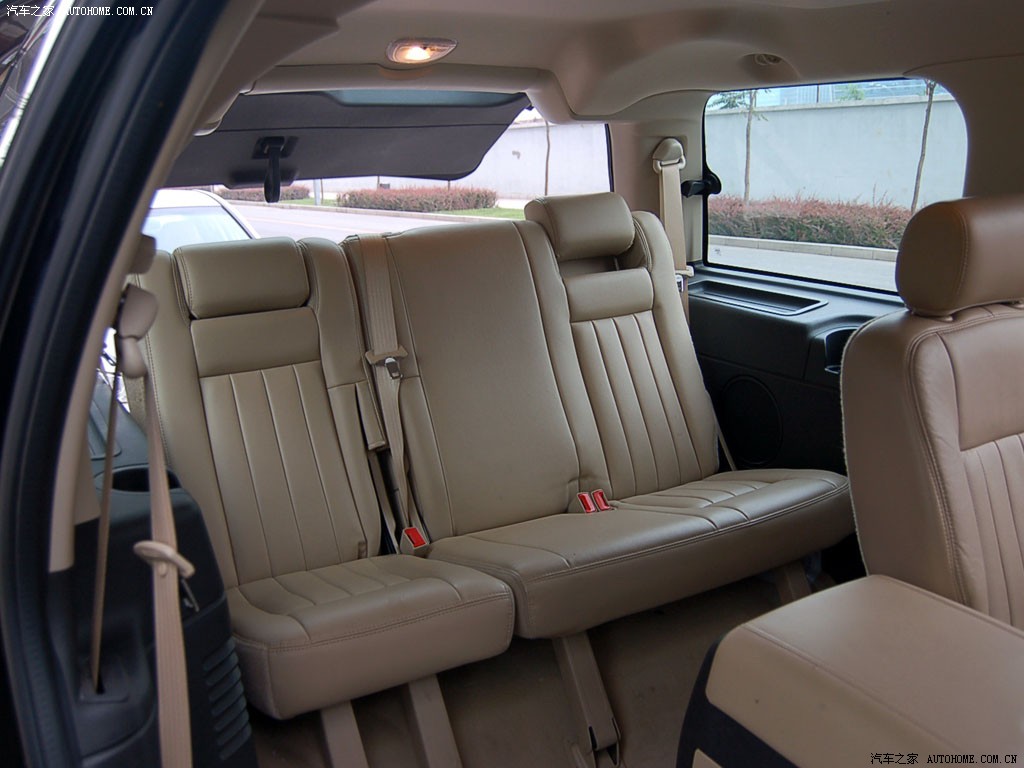 Lincoln Navigator 2025 — Сиденья и пространство, фото 12