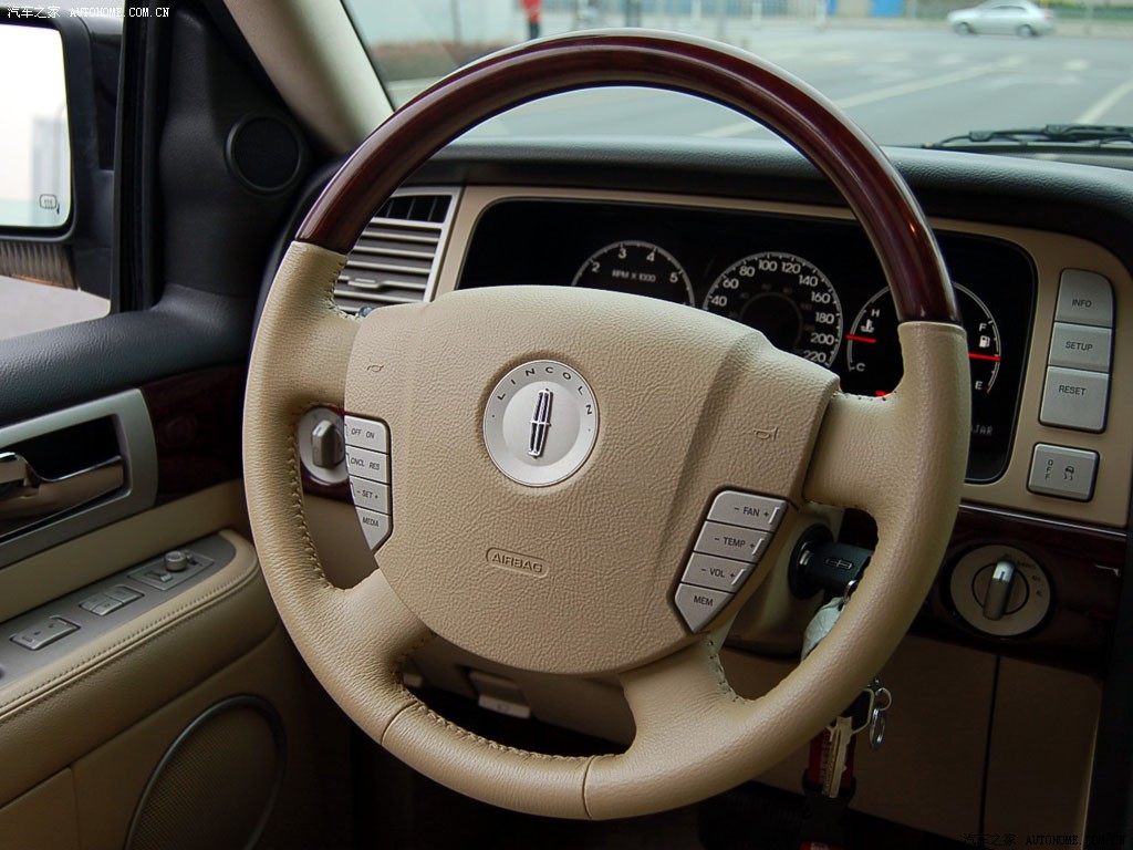 Lincoln Navigator 2025 — Салон, фото 11