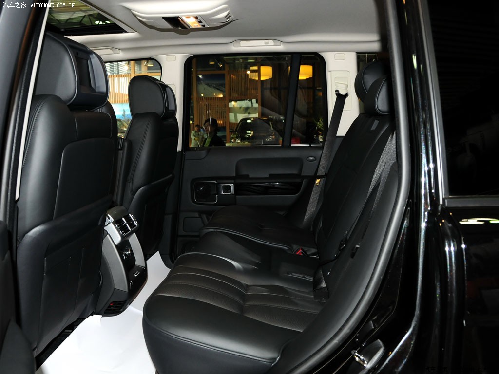 Land Rover Range Rover 2026 — Сиденья и пространство, фото 23