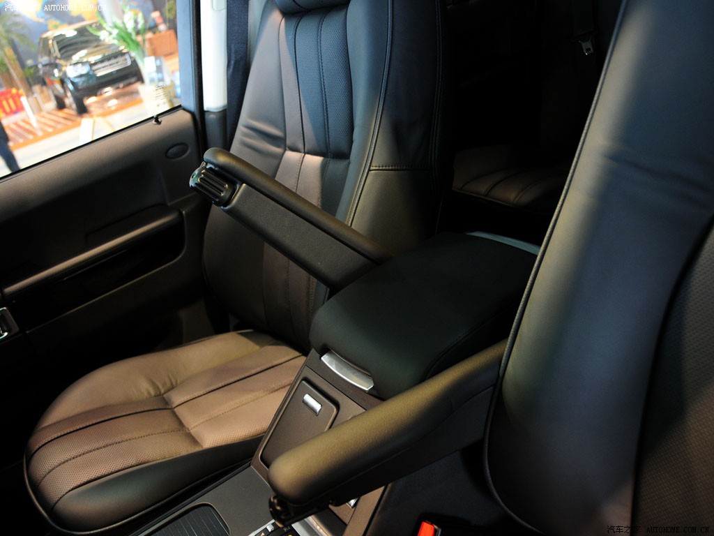 Land Rover Range Rover 2026 — Сиденья и пространство, фото 22